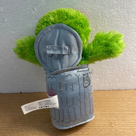 Fisher Price Sesame Street Oscar the Grouch Plush Trashcan 40th Anniversary 10" - Picture 2 of 9